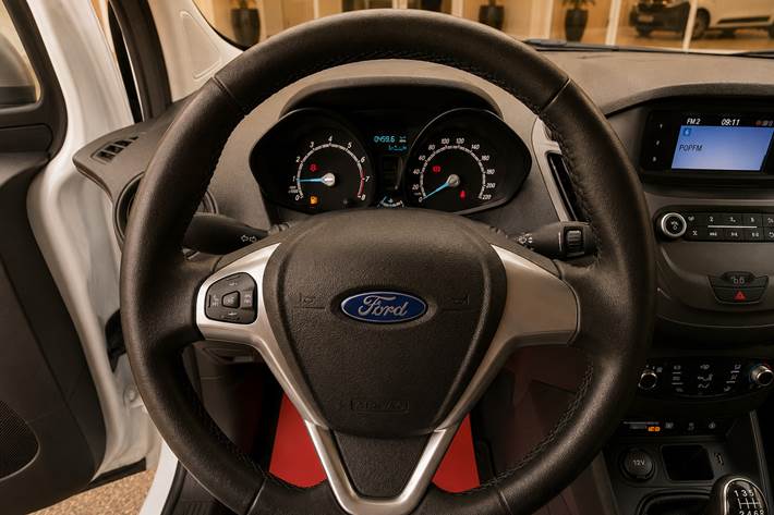 Hvid Ford Transit Courier fra 2022