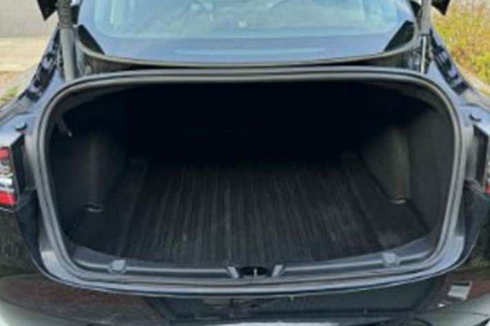 Sort Tesla Model 3 fra 2022