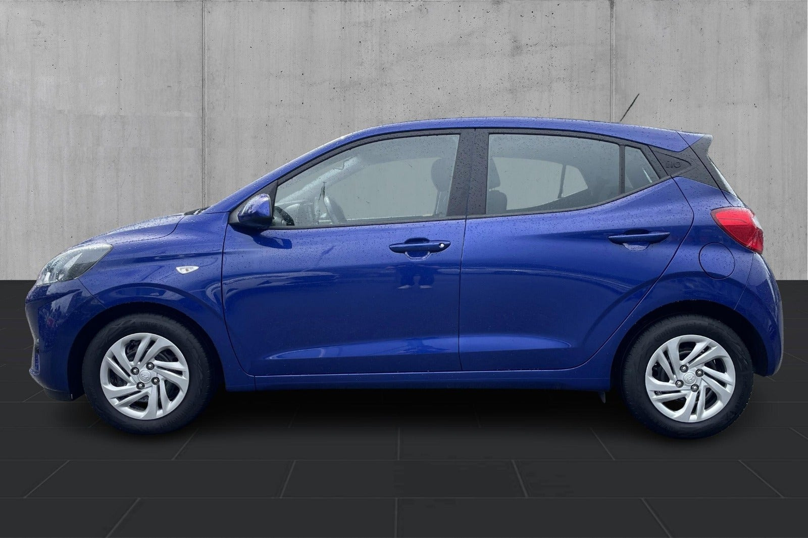 Blå Hyundai i10 fra 2022