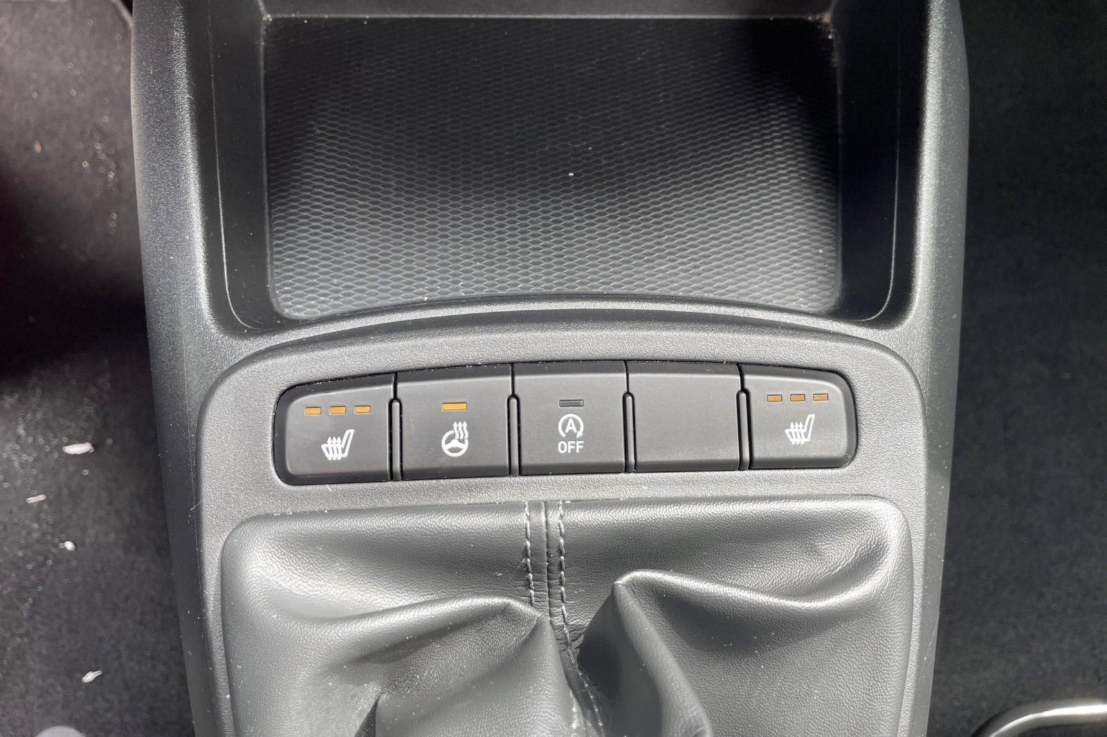 Blå Hyundai i10 fra 2022