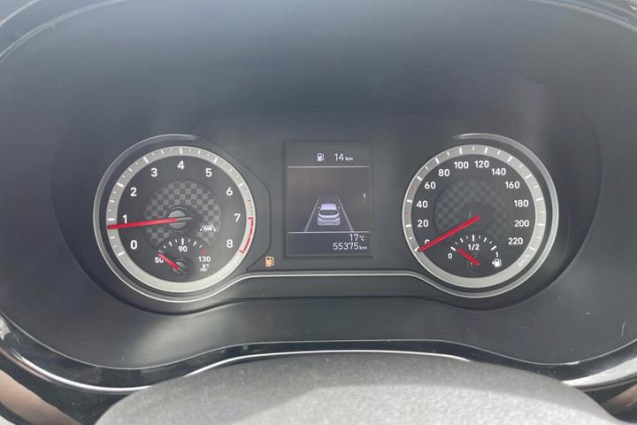 Blå Hyundai i10 fra 2022