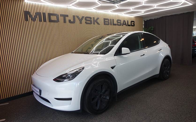 Tesla Model Y RWD