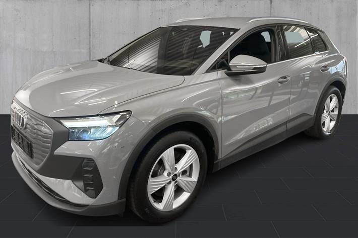 Grå Audi Q4 e-tron fra 2024