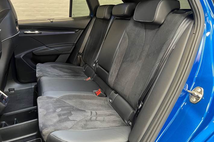 Blå Skoda Enyaq fra 2023