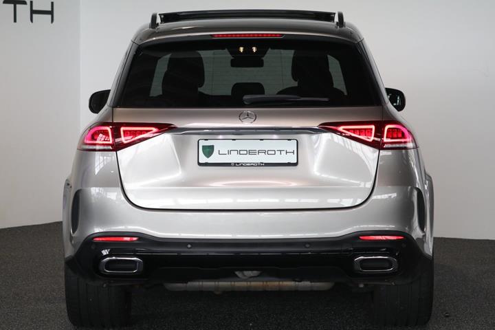 Orange Mercedes GLE450 fra 2019