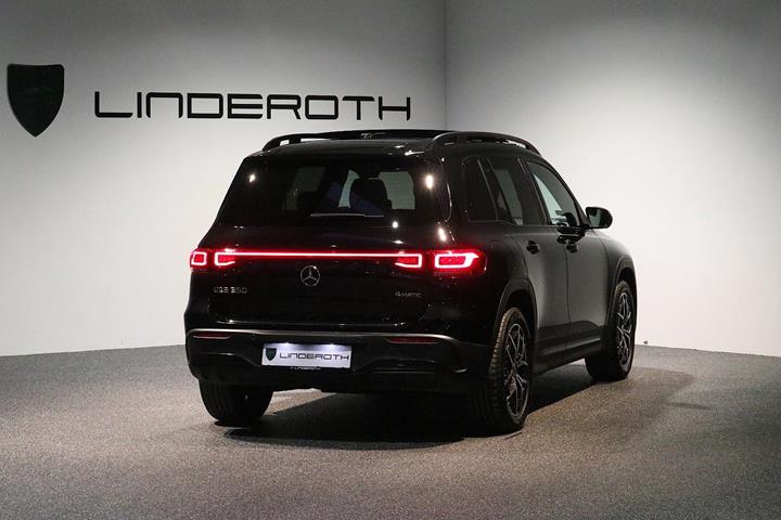 Sort Mercedes EQB350 fra 2023