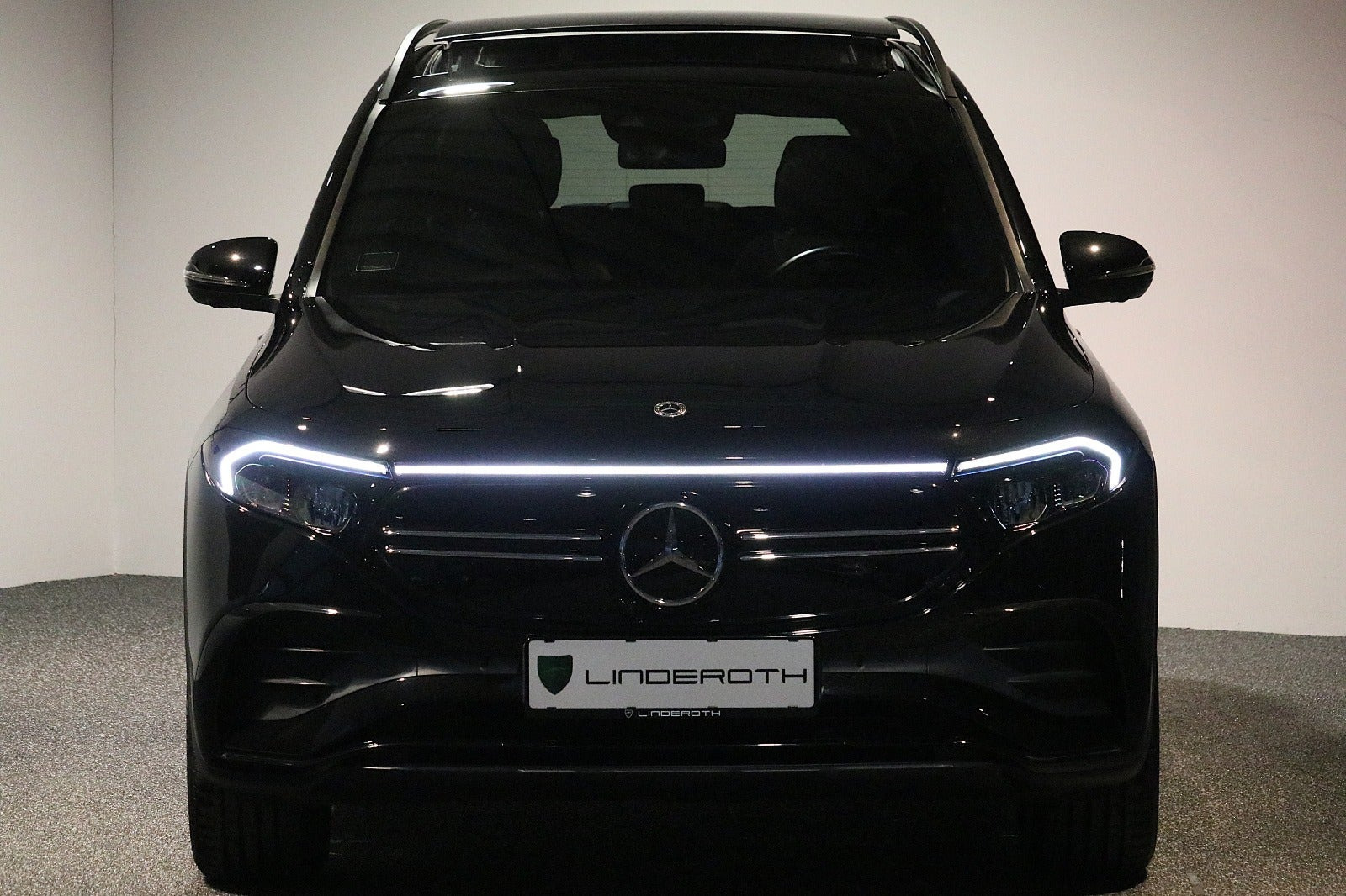 Sort Mercedes EQB350 fra 2023