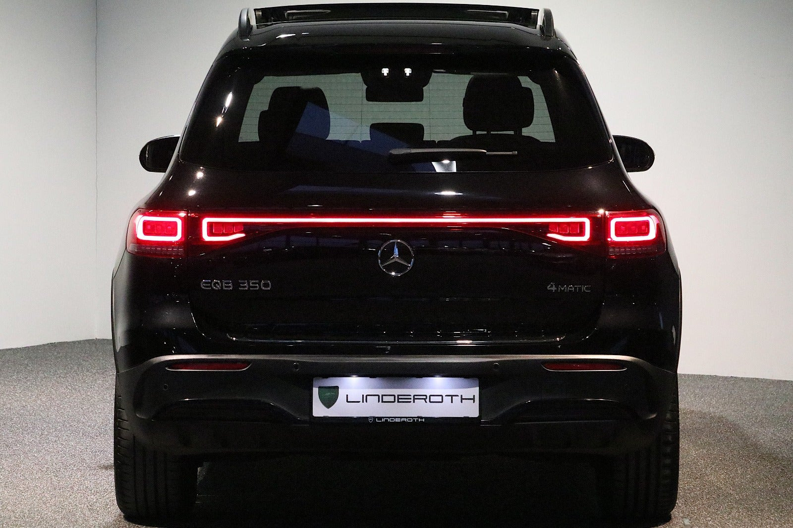 Sort Mercedes EQB350 fra 2023