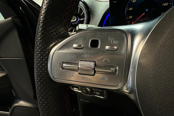 Sort Mercedes EQB350 fra 2023