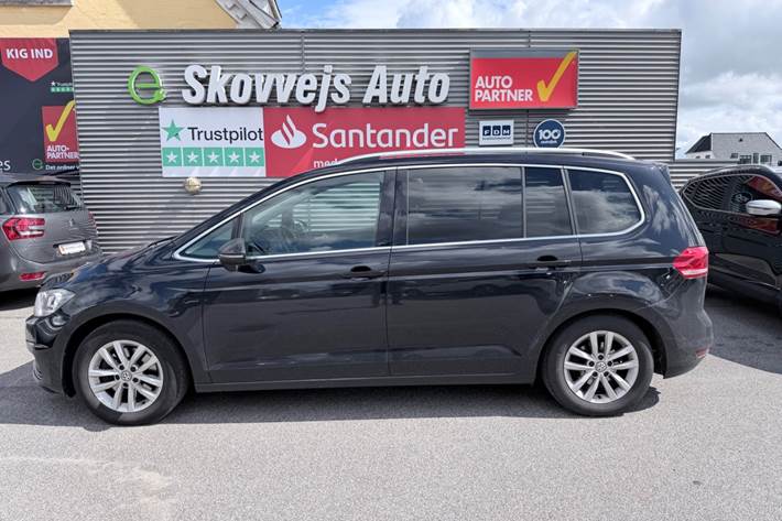 Sort VW Touran fra 2017