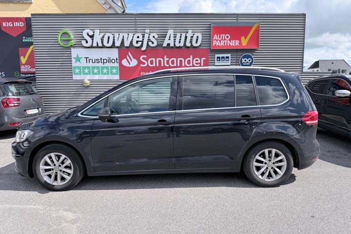 Sort VW Touran fra 2017