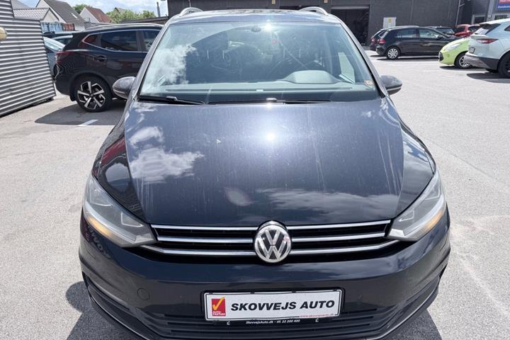 Sort VW Touran fra 2017