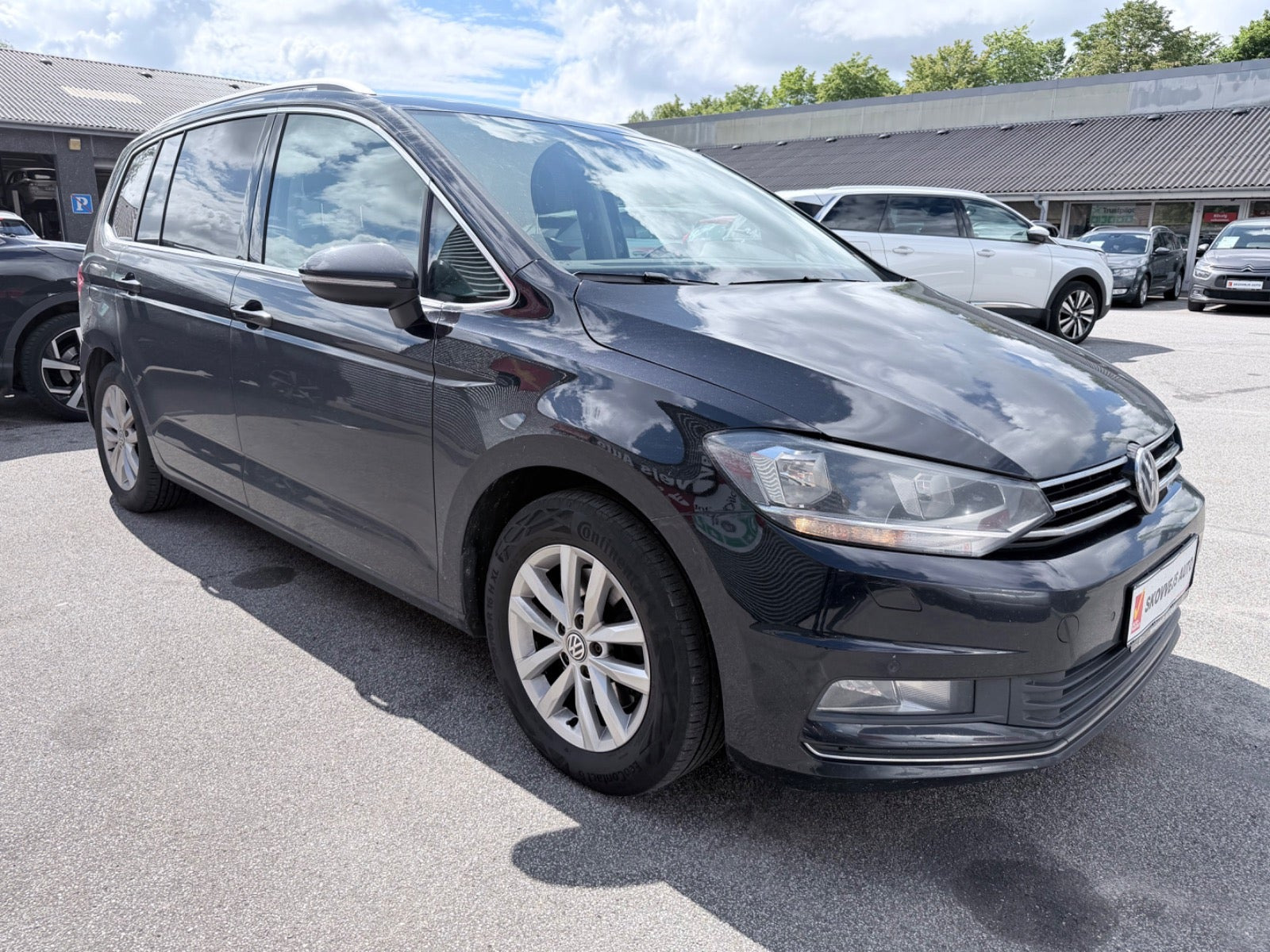 Sort VW Touran fra 2017