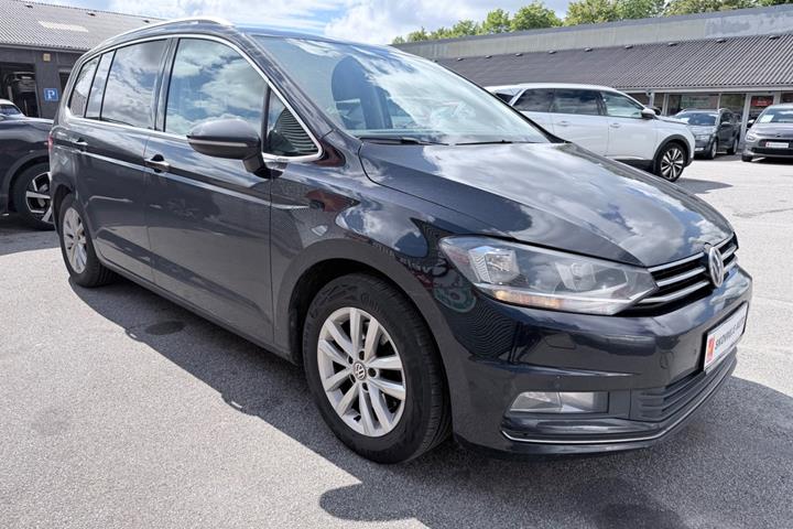 Sort VW Touran fra 2017