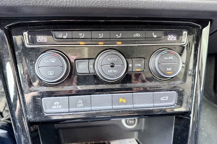 Sort VW Touran fra 2017