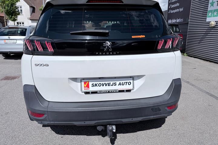 Hvid Peugeot 5008 fra 2021