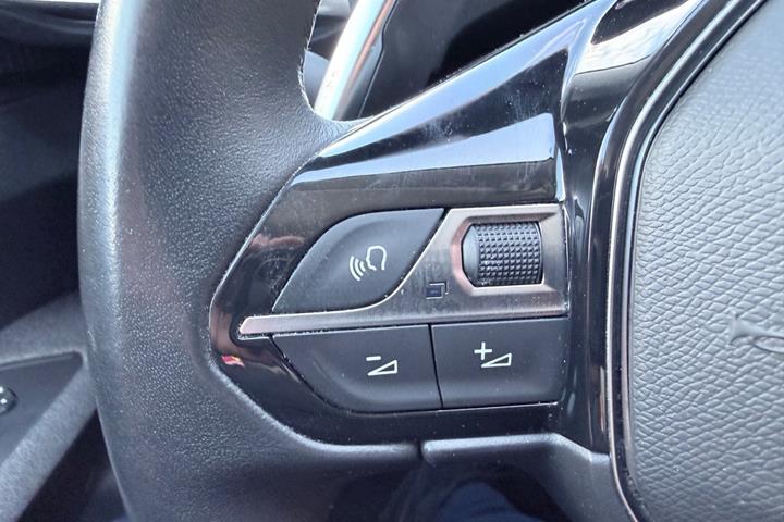Hvid Peugeot 5008 fra 2021
