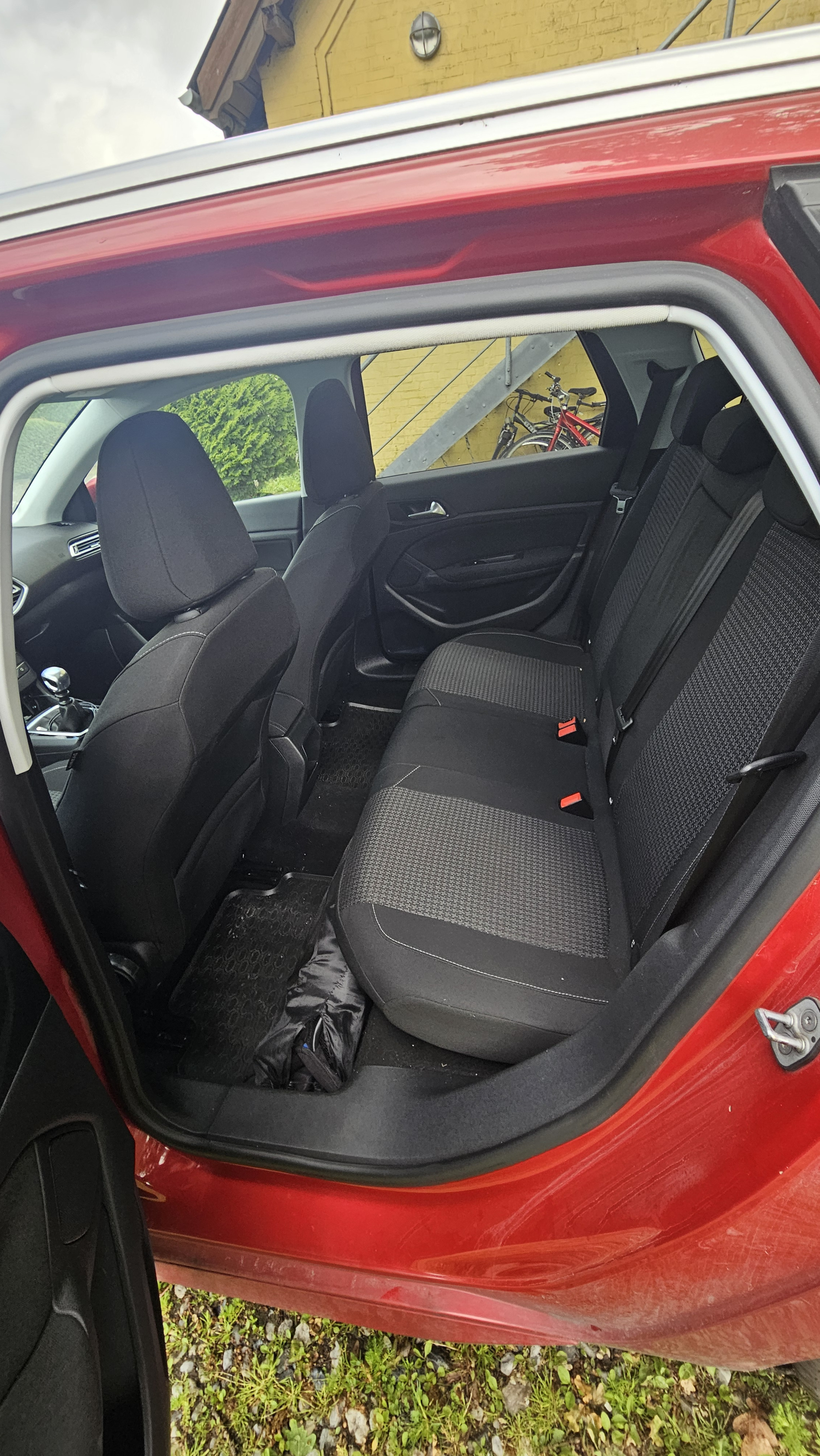 Rød Peugeot 308 fra 2017