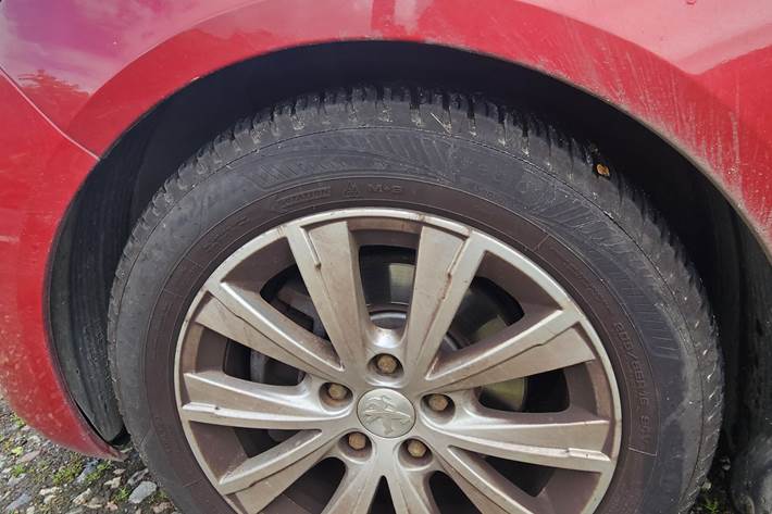 Rød Peugeot 308 fra 2017