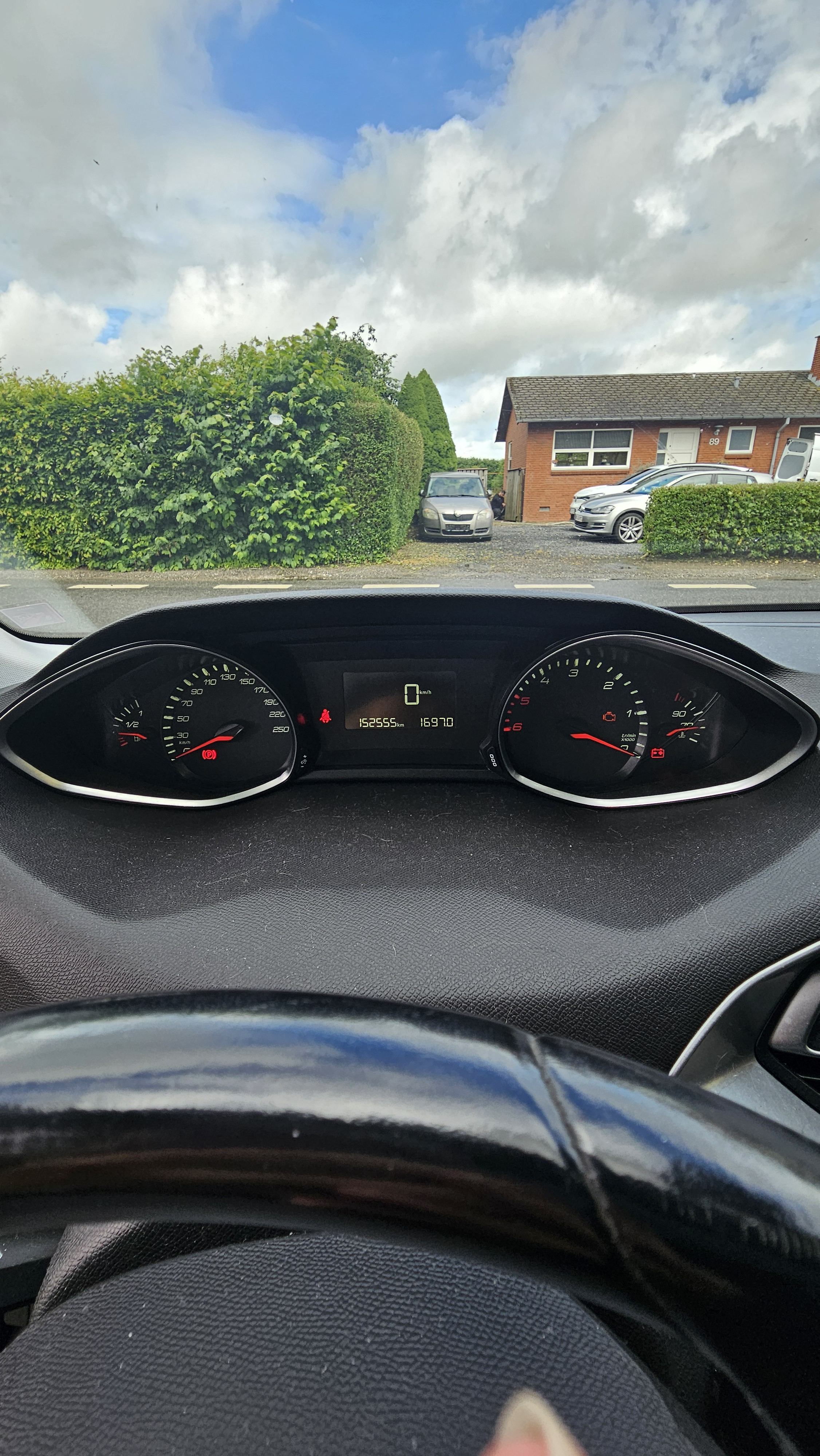 Rød Peugeot 308 fra 2017