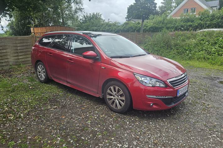 Rød Peugeot 308 fra 2017