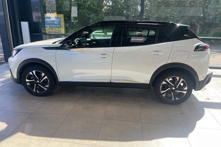 Hvid Peugeot e-2008 fra 2022