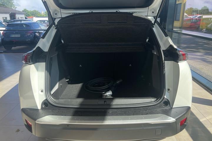 Hvid Peugeot e-2008 fra 2022