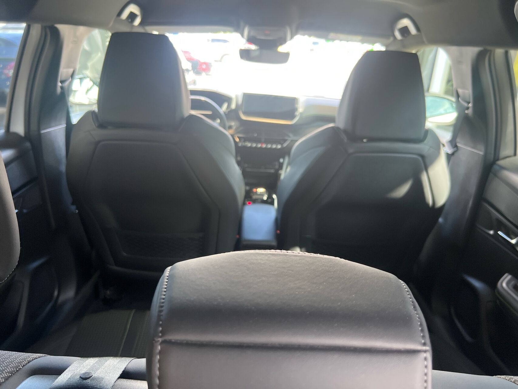 Hvid Peugeot e-2008 fra 2022