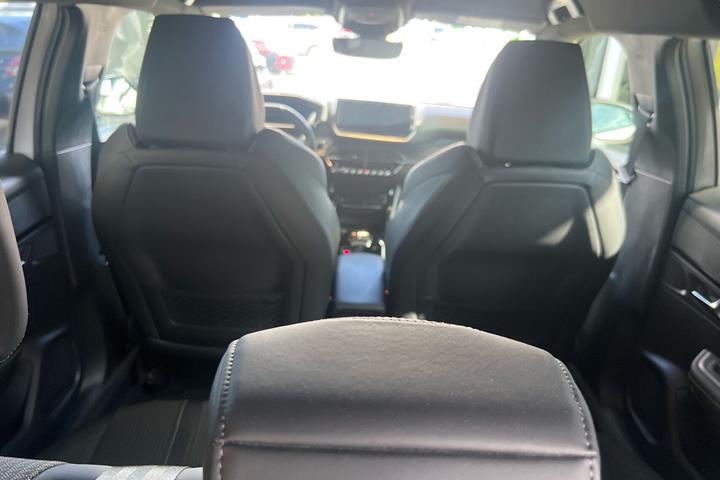 Hvid Peugeot e-2008 fra 2022