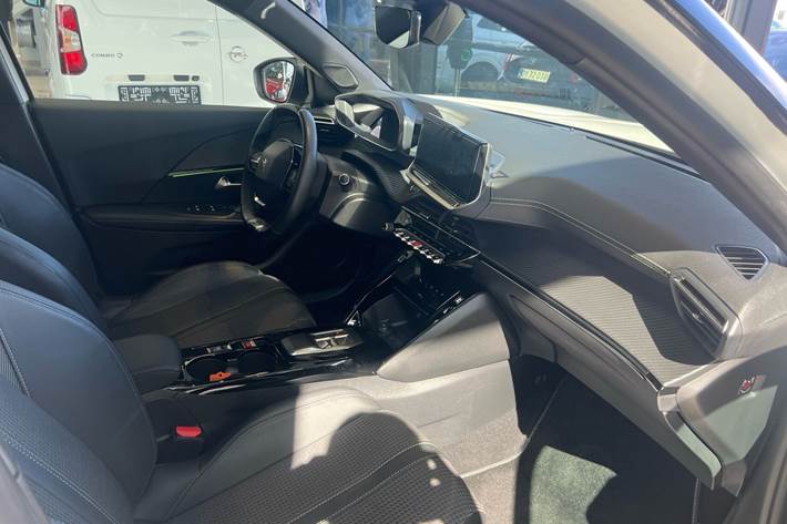 Hvid Peugeot e-2008 fra 2022