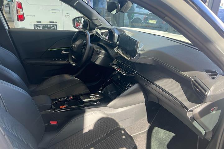 Hvid Peugeot e-2008 fra 2022