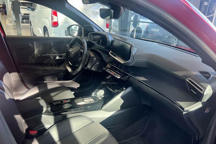 Rød Peugeot e-208 fra 2022