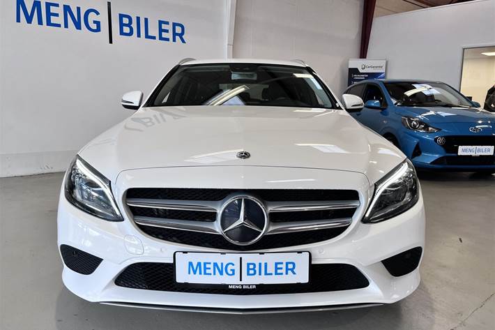 Hvid Mercedes C300 de fra 2020
