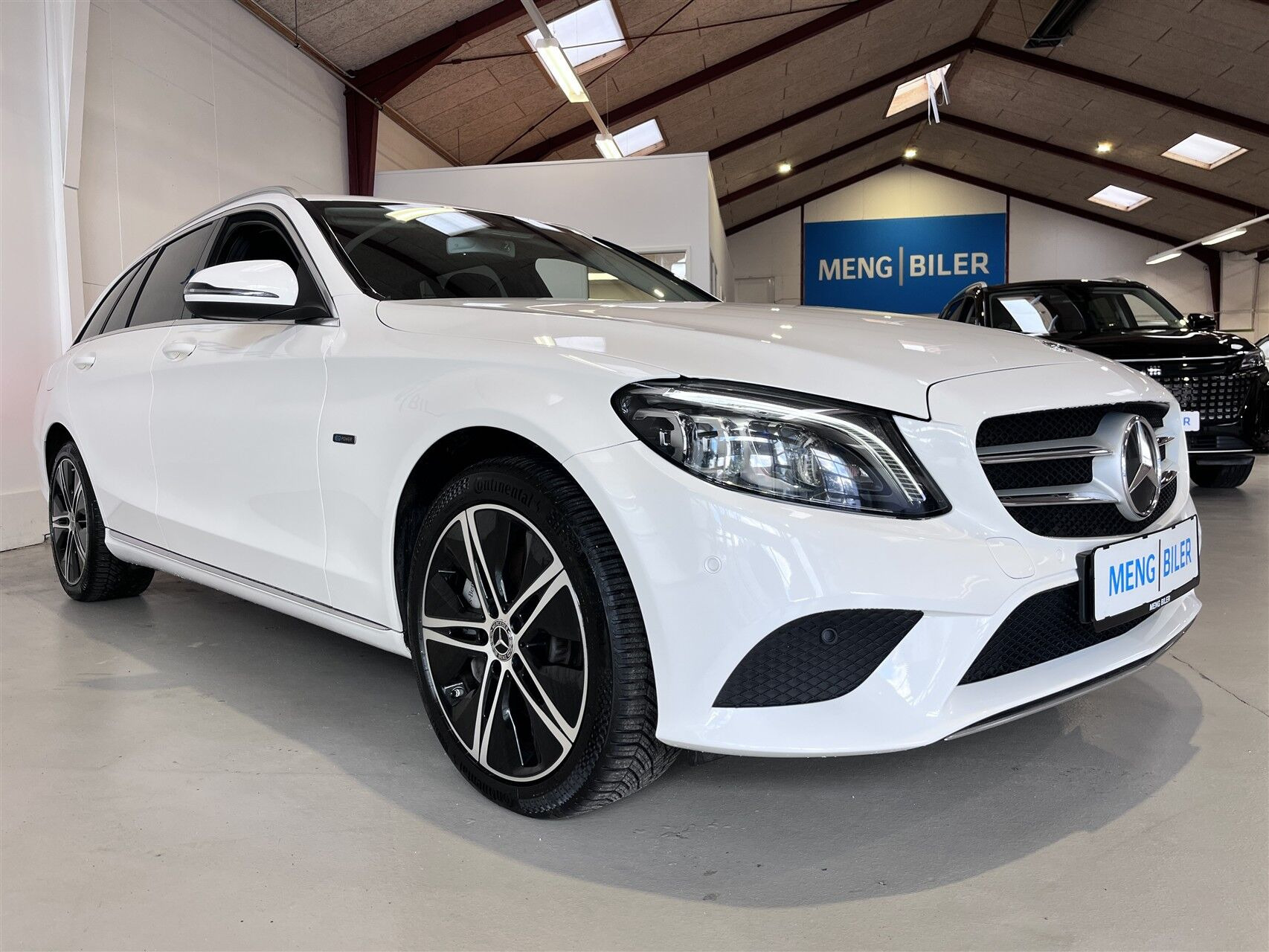 Hvid Mercedes C300 de fra 2020
