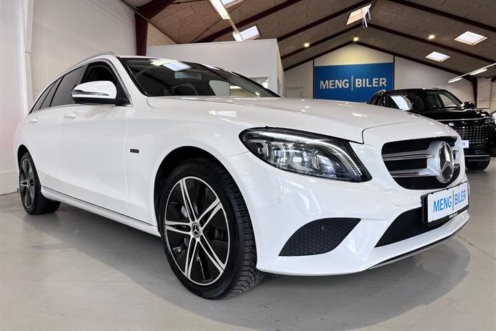 Hvid Mercedes C300 de fra 2020