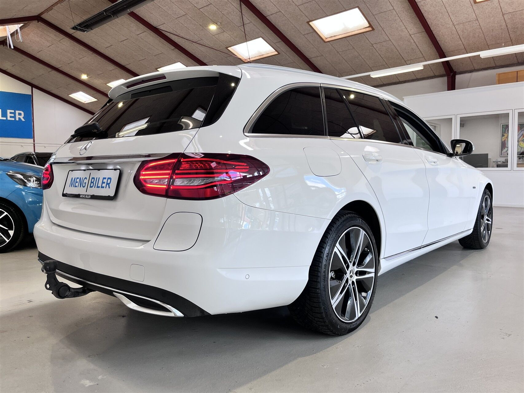 Hvid Mercedes C300 de fra 2020