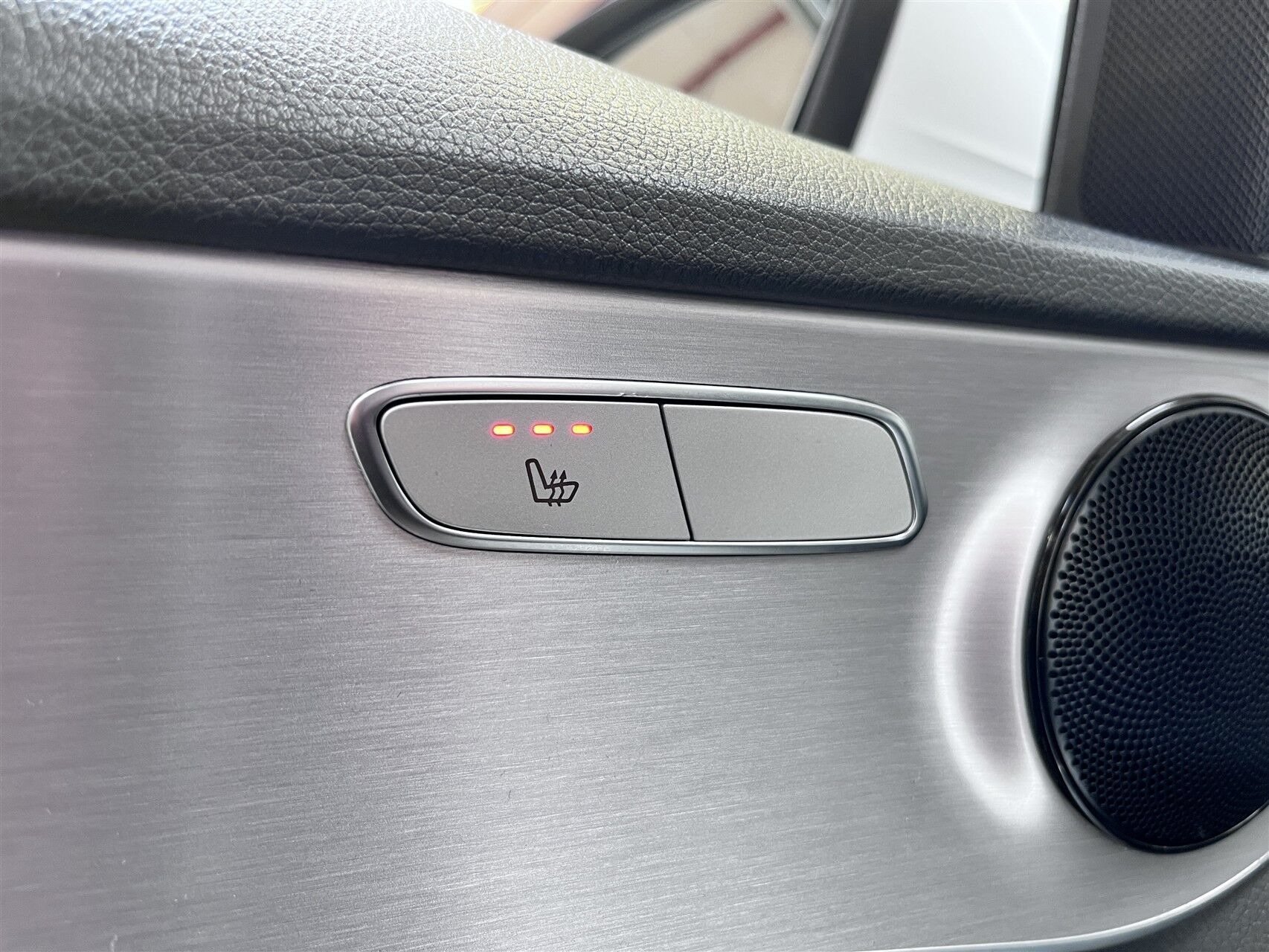 Hvid Mercedes C300 de fra 2020