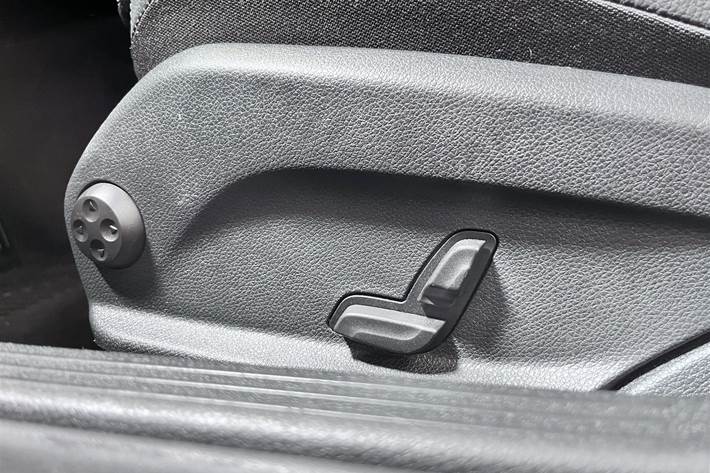 Hvid Mercedes C300 de fra 2020