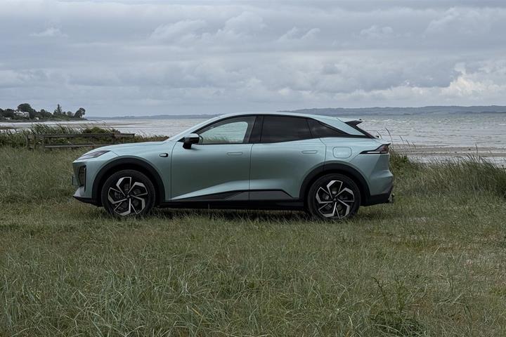 Grøn Changan Deepal S07 fra 2026 set udefra