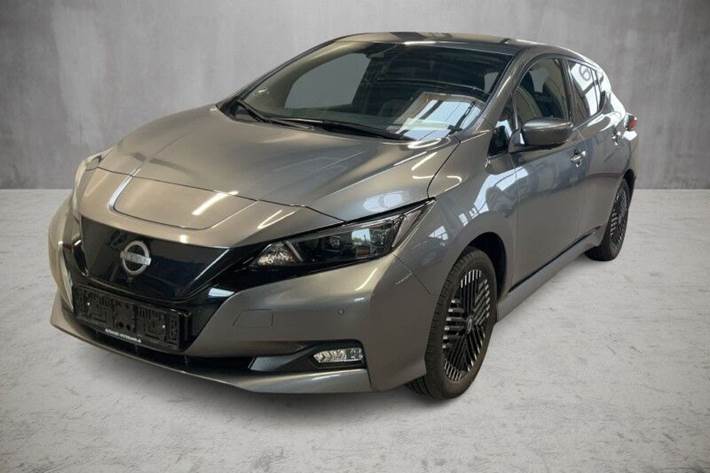 Grå Nissan Leaf fra 2023