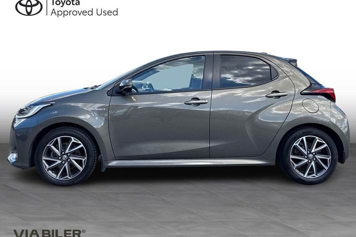 Bronze Toyota Yaris fra 2021