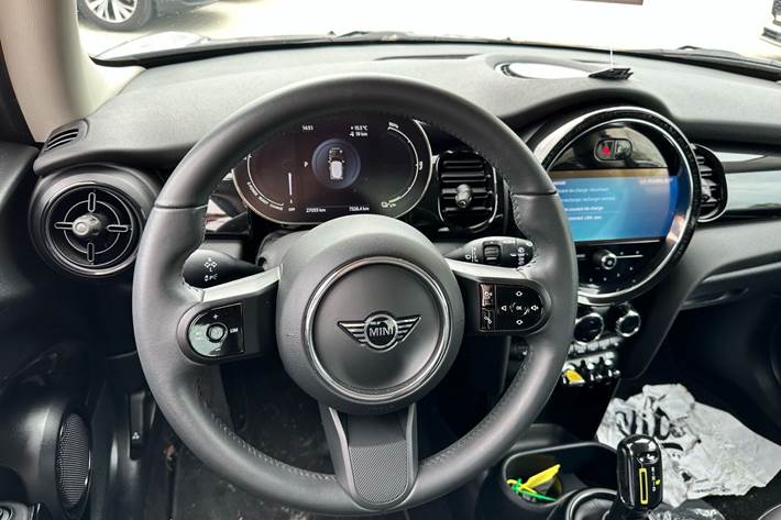 Grå Mini Cooper fra 2023