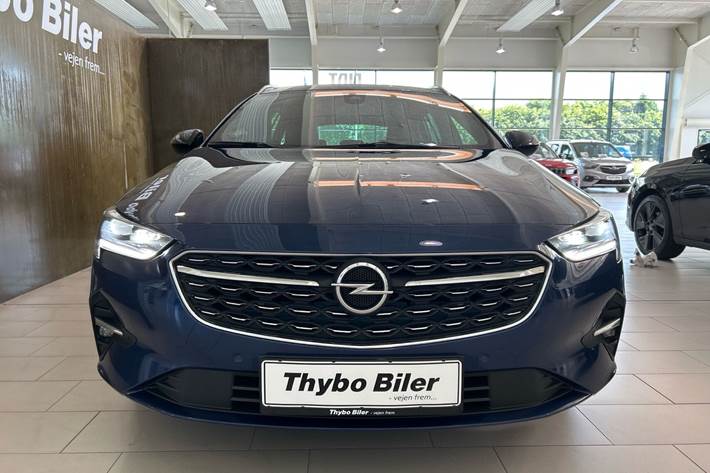 Blå Opel Insignia fra 2021