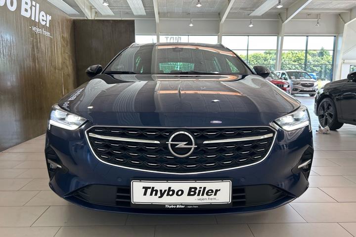 Blå Opel Insignia fra 2021