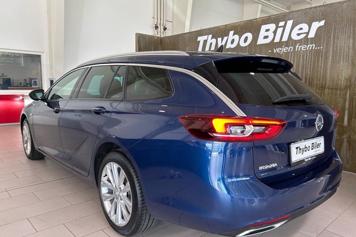 Blå Opel Insignia fra 2021