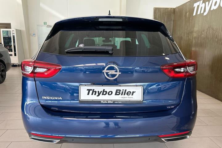 Blå Opel Insignia fra 2021