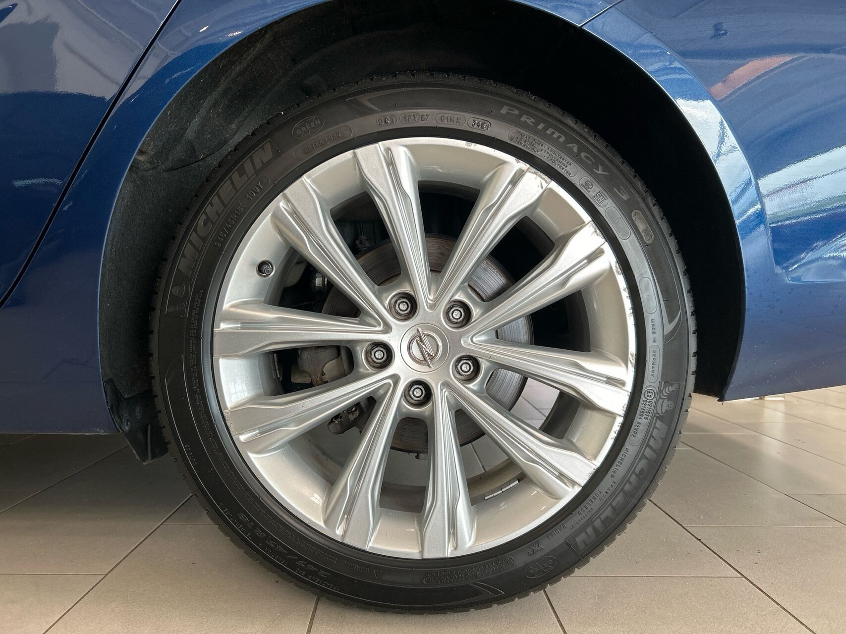 Blå Opel Insignia fra 2021