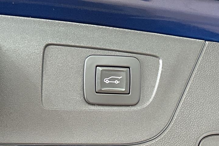Blå Opel Insignia fra 2021