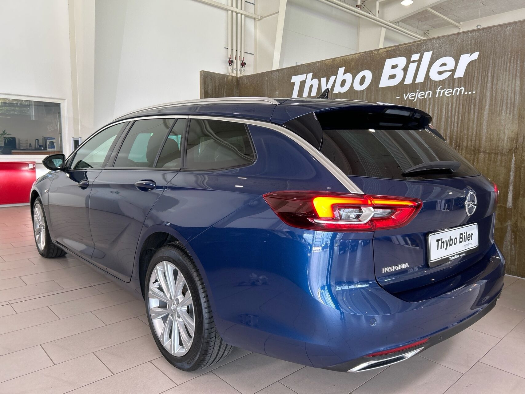 Blå Opel Insignia fra 2021