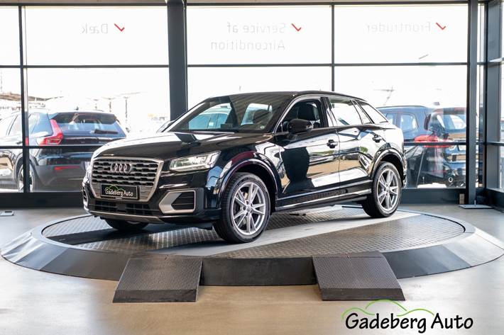 Sort Audi Q2 fra 2017 set udefra